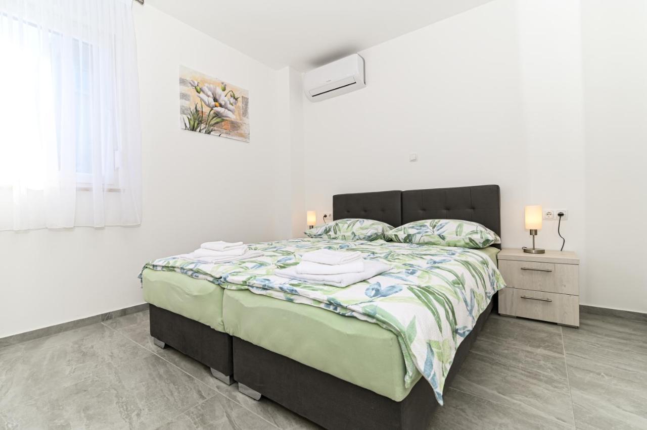 Luxury Apartment With Swimming Pool Ana โตรกีร์ ภายนอก รูปภาพ